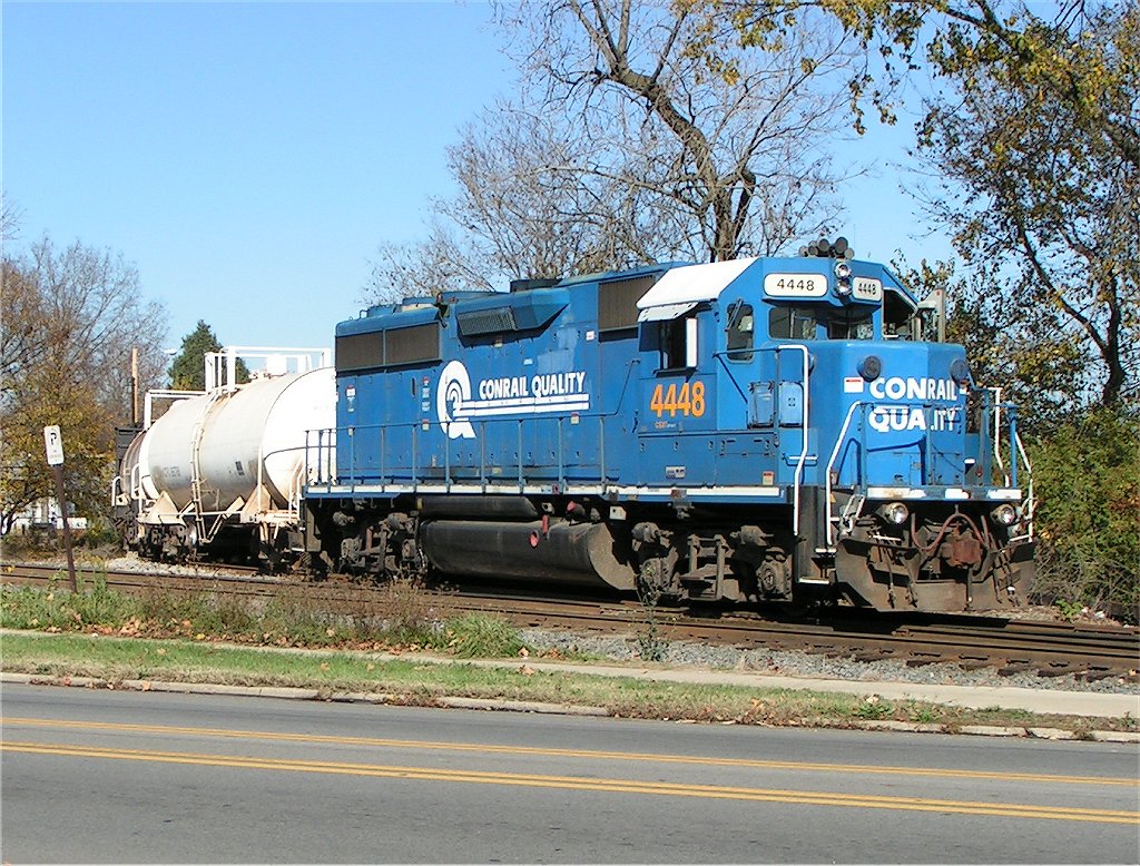 CSX 4448 blocking E/W main